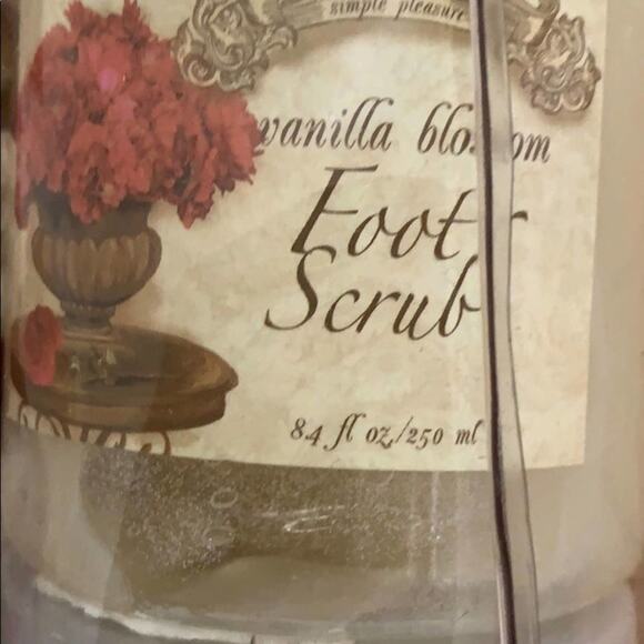 NWT SIMPLE PLEASURE‎ VINILLA BLOSSOM FOOT SCRUB - Picture 3 of 7